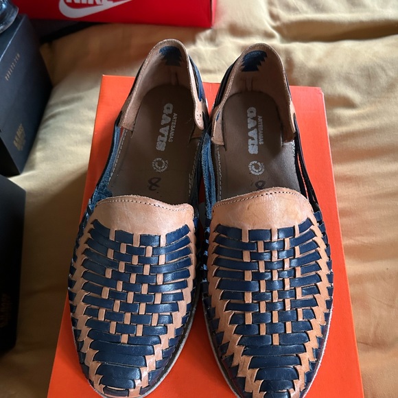 Huarache sandals size 10 in a beautiful blue and tan - Picture 3 of 6